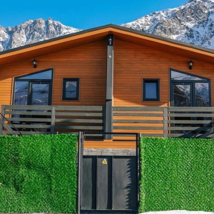 Same Cottage Kazbegi Eksteriør billede