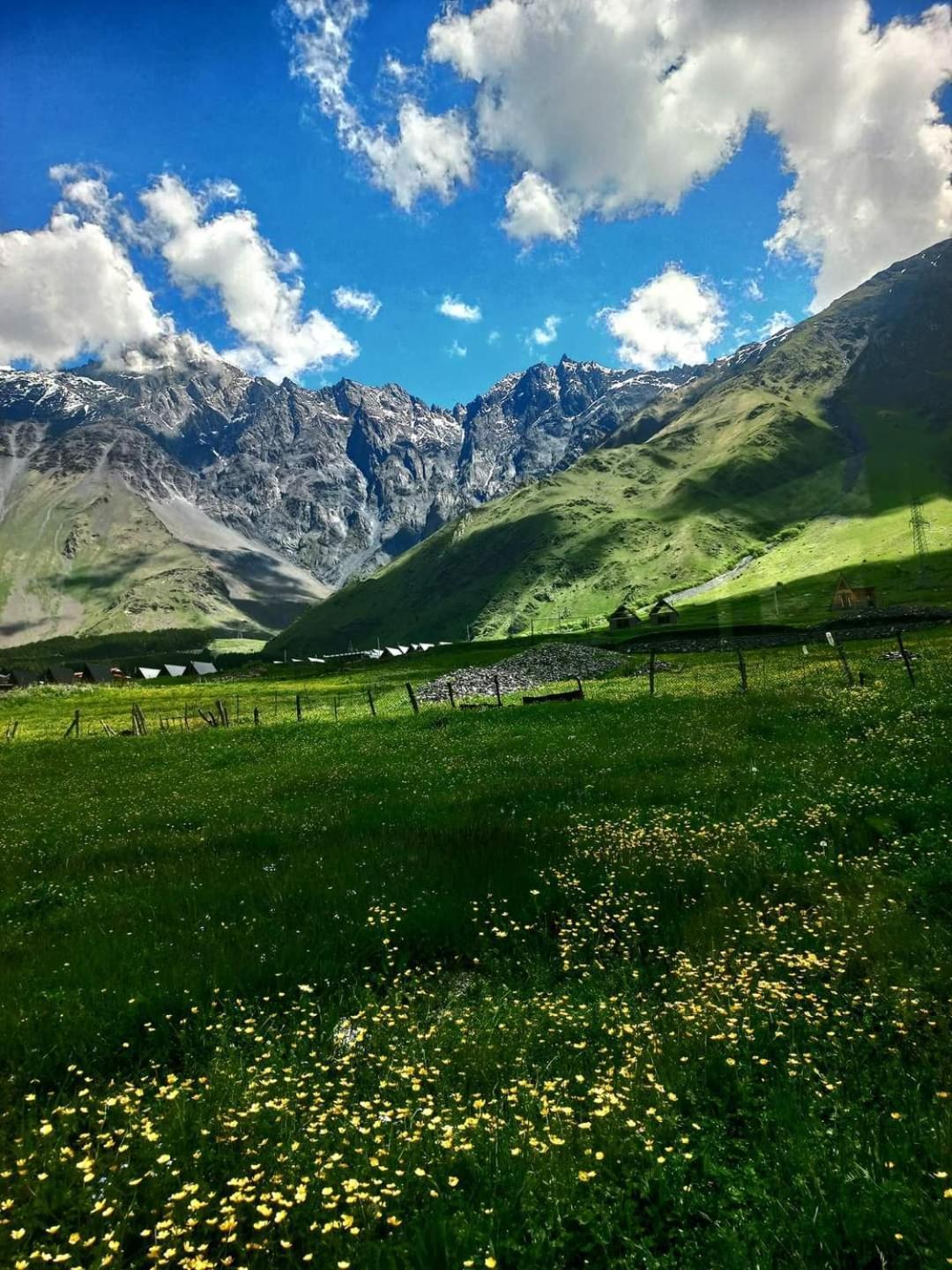 Same Cottage Kazbegi Eksteriør billede